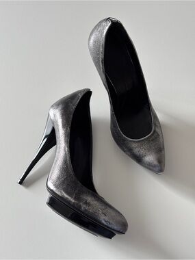 McQ by Alexander McQueen Metallic Silver Pointed Toe Pumps with Black Heel